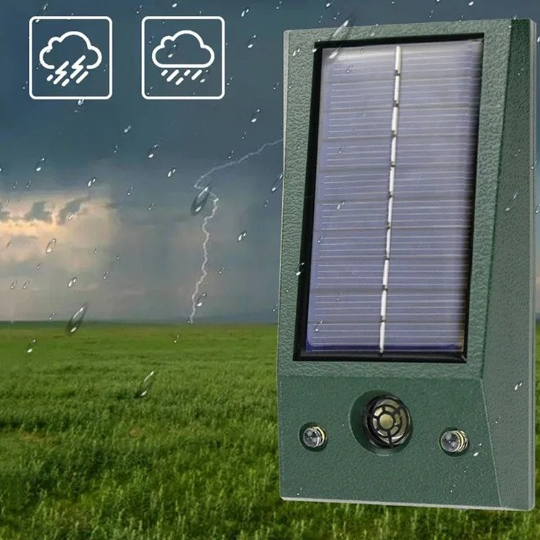 Solar Pest Protection for Garden Areas – Ultrasonic Pest Repeller with LED Flash