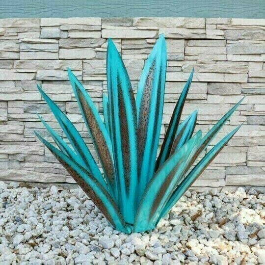 Color-Changing Garden Lighting for Outdoor Spaces – Solar LED Agave Lamp
