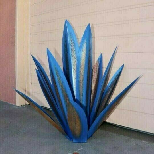 Color-Changing Garden Lighting for Outdoor Spaces – Solar LED Agave Lamp
