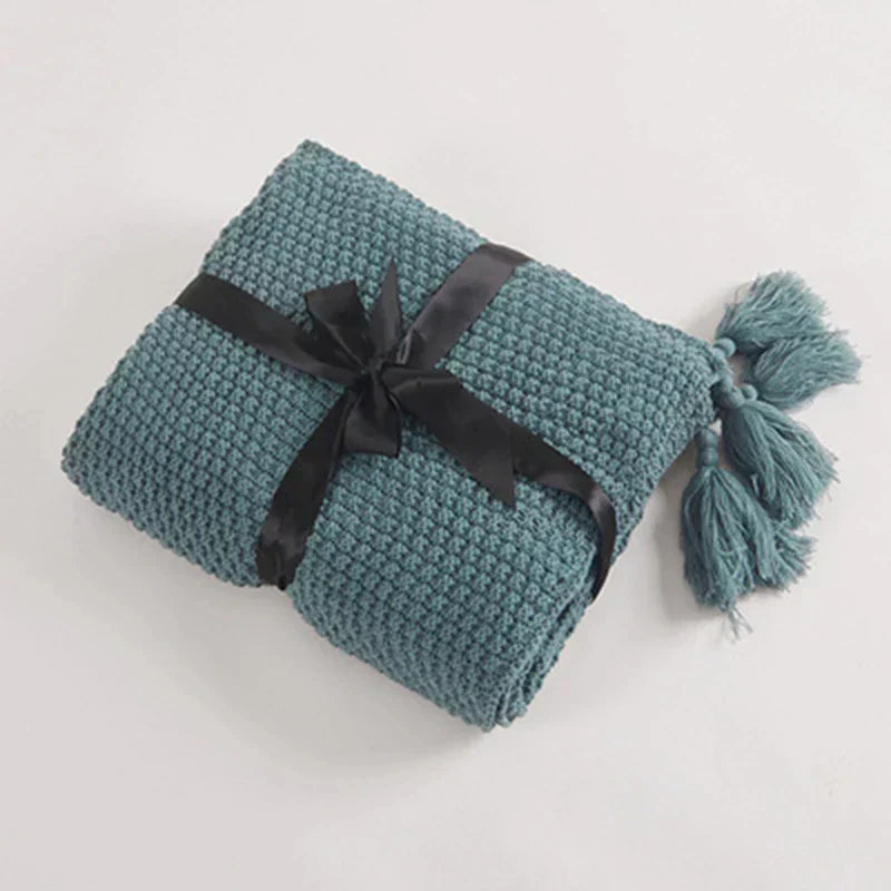 Warm home textiles for sofa and relaxation – Wool blanket with tassels