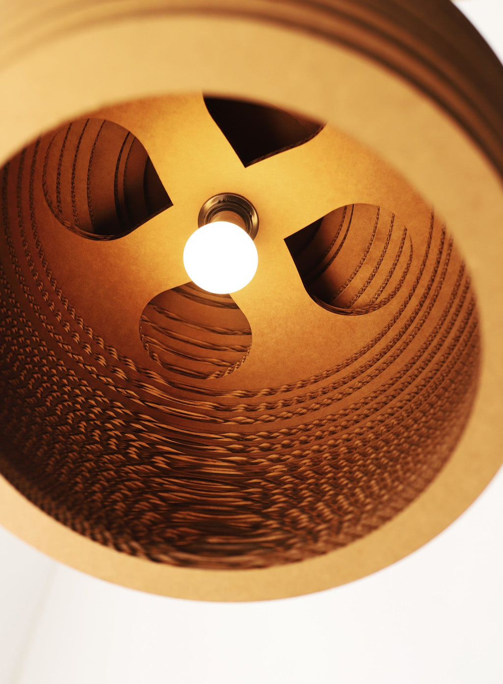 Pendellampe med Lagdelt Opbygning til Indendørs Brug