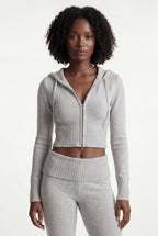 Komfortabel lounge sæt til afslapning og hverdagsbrug – Cropped hoodie og bukser med vidde til kvinder