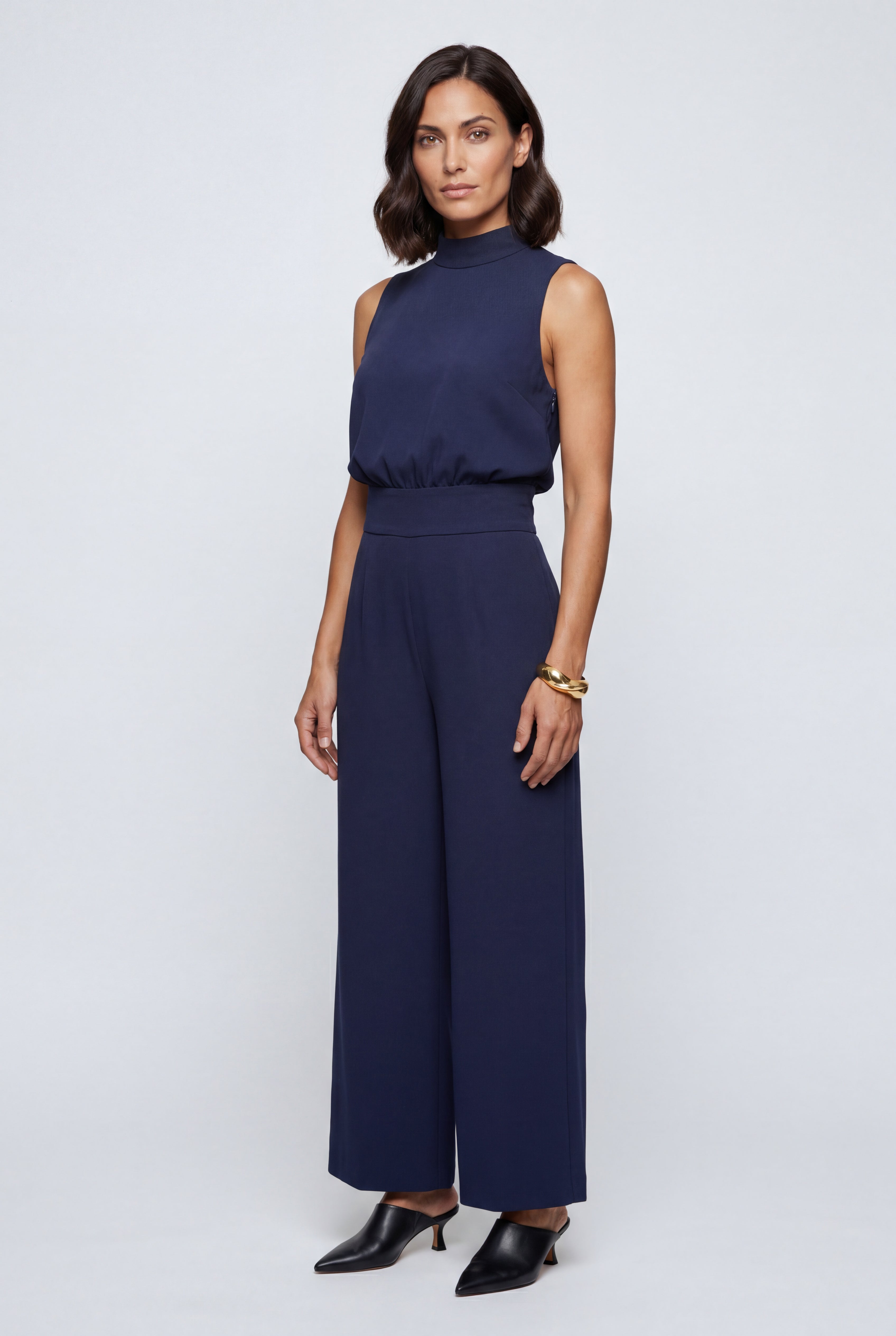 Modern jumpsuit for work and parties – Sleeveless jumpsuit with wide legs for women