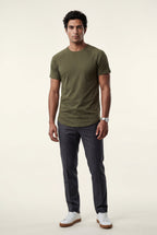 Fitted t-shirt for everyday use – Short-sleeve t-shirt with round neck for men