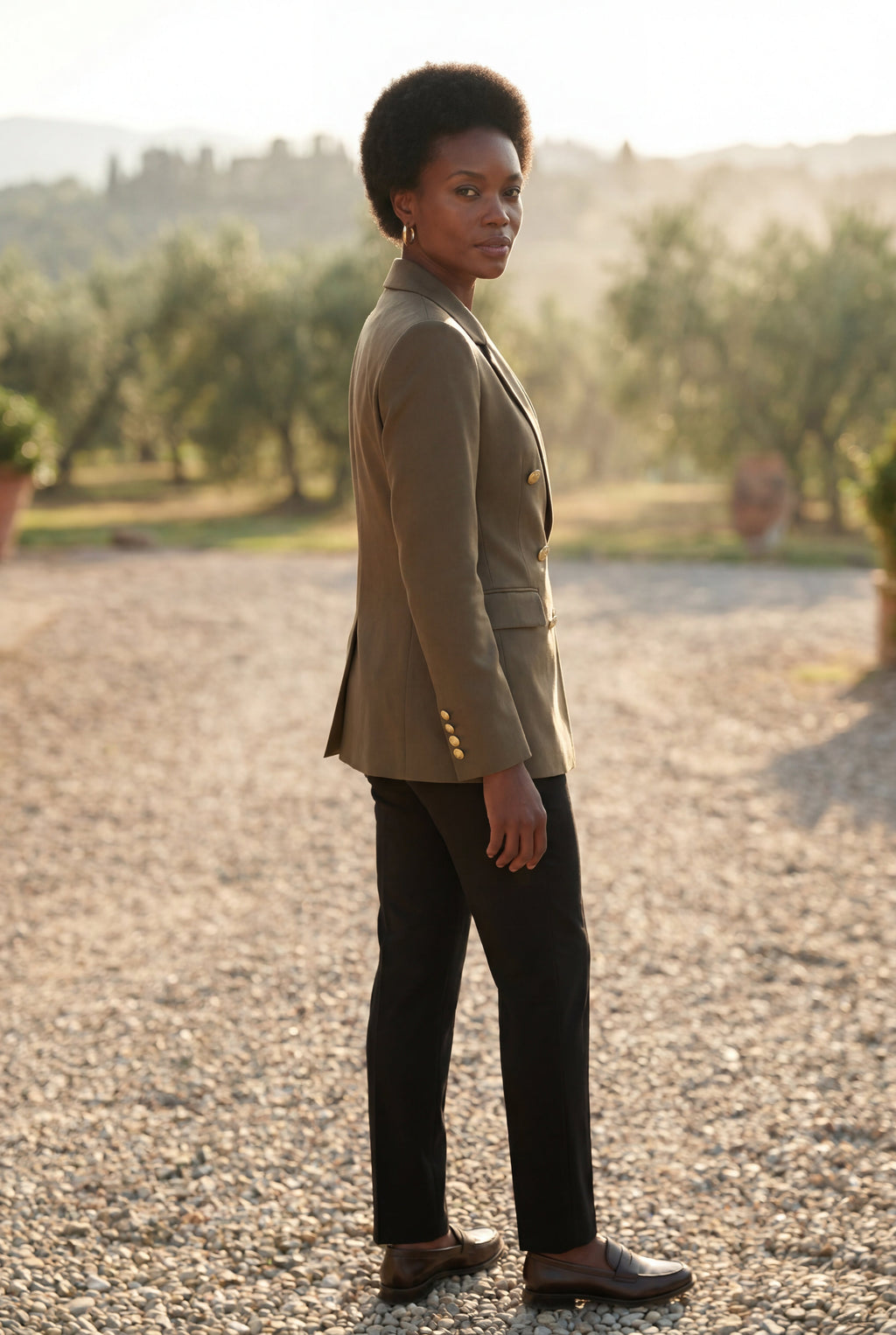 Elegant blazer for work and parties – Double-breasted blazer with gold-colored buttons for women