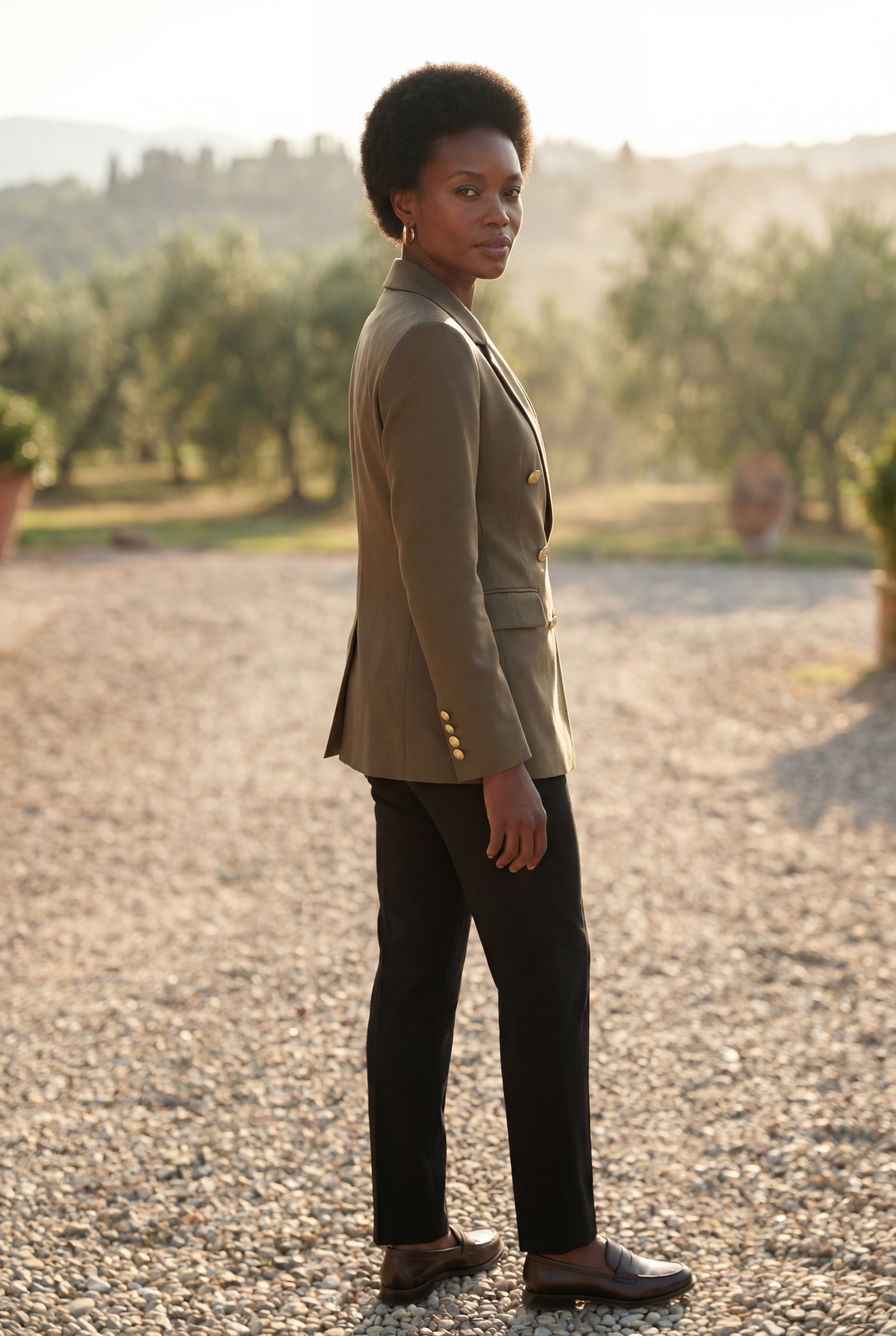 Elegant blazer for work and parties – Double-breasted blazer with gold-colored buttons for women