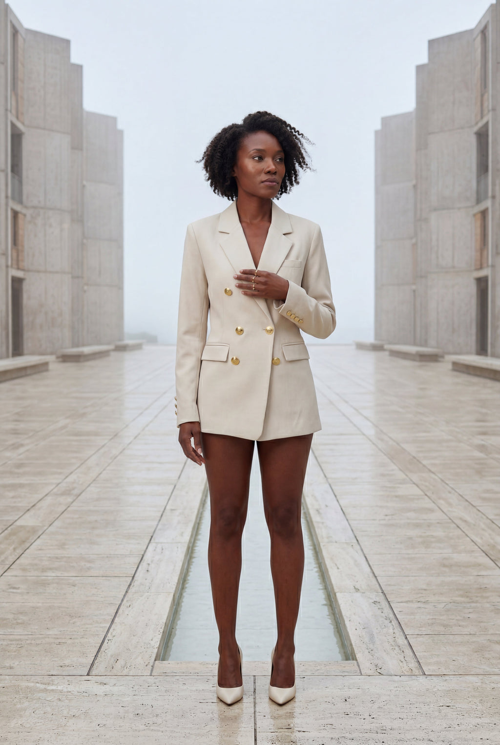 Elegant blazer for work and parties – Double-breasted blazer with gold-colored buttons for women