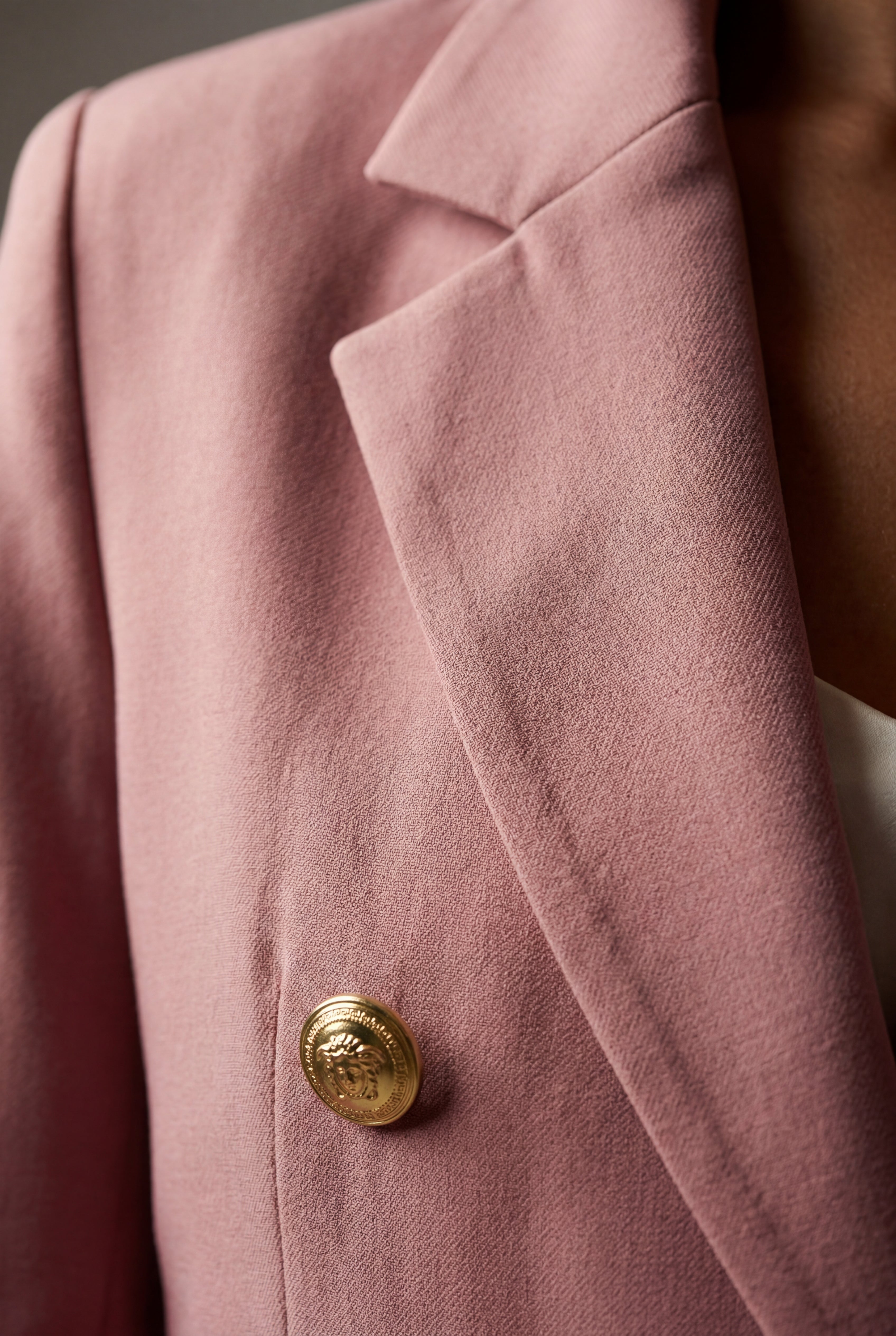 Elegant blazer for work and parties – Double-breasted blazer with gold-colored buttons for women