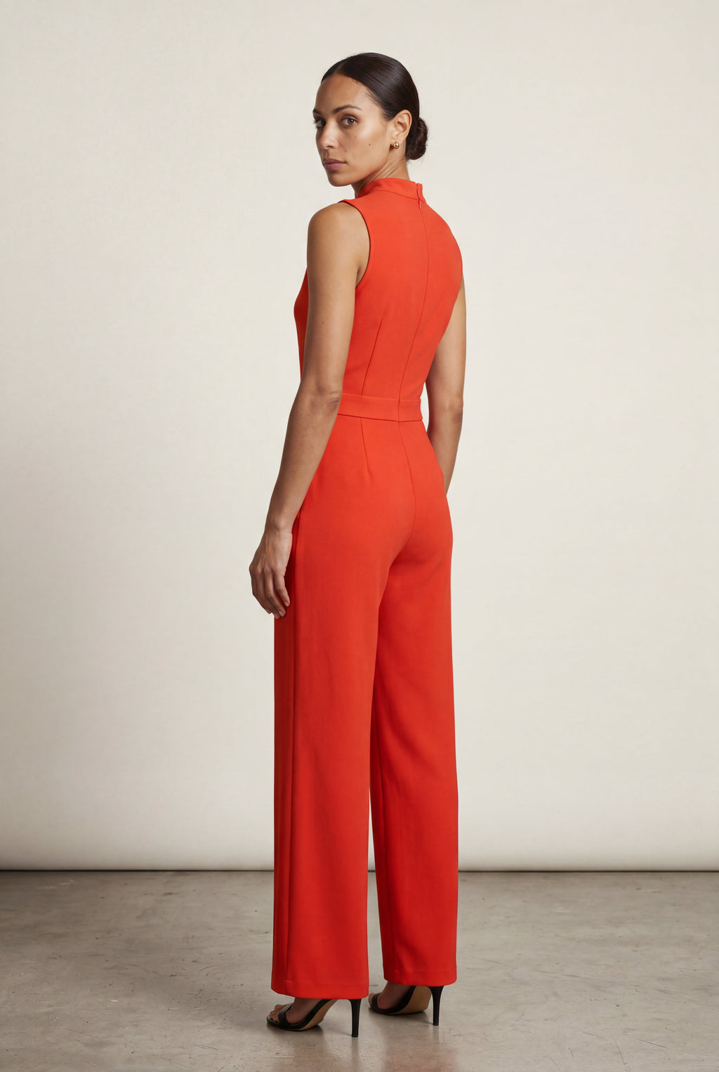 Modern jumpsuit for work and parties – Sleeveless jumpsuit with wide legs for women
