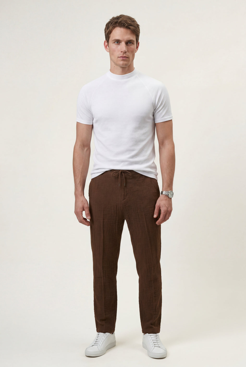 Fitted t-shirt for everyday use – Short-sleeve t-shirt with high neck for men