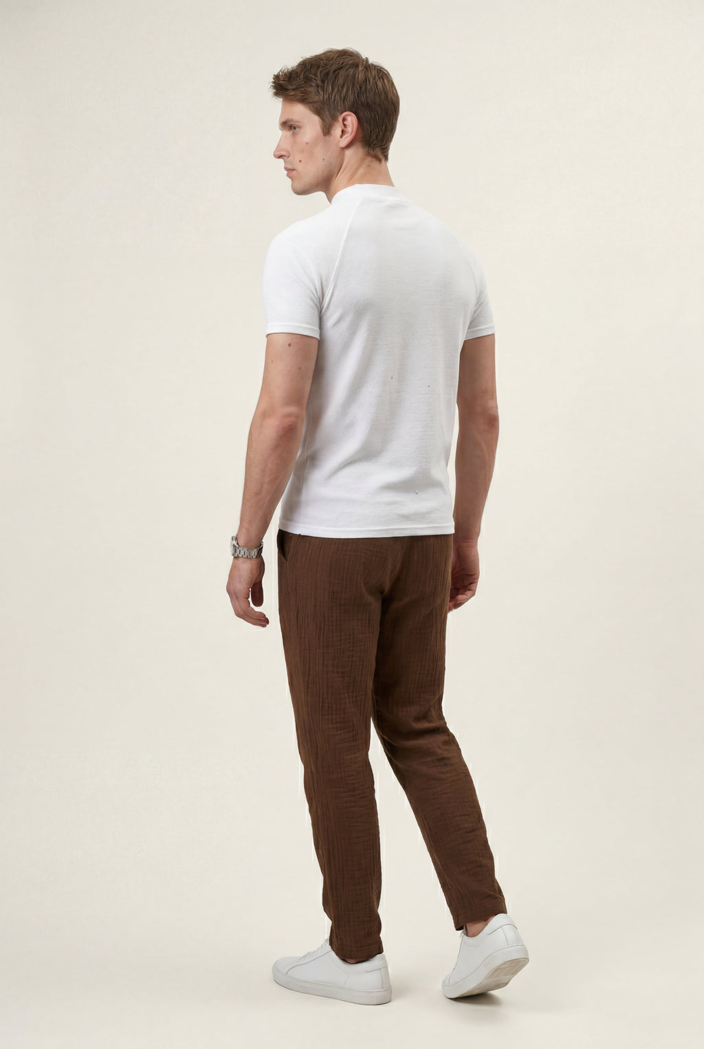 Fitted t-shirt for everyday use – Short-sleeve t-shirt with high neck for men