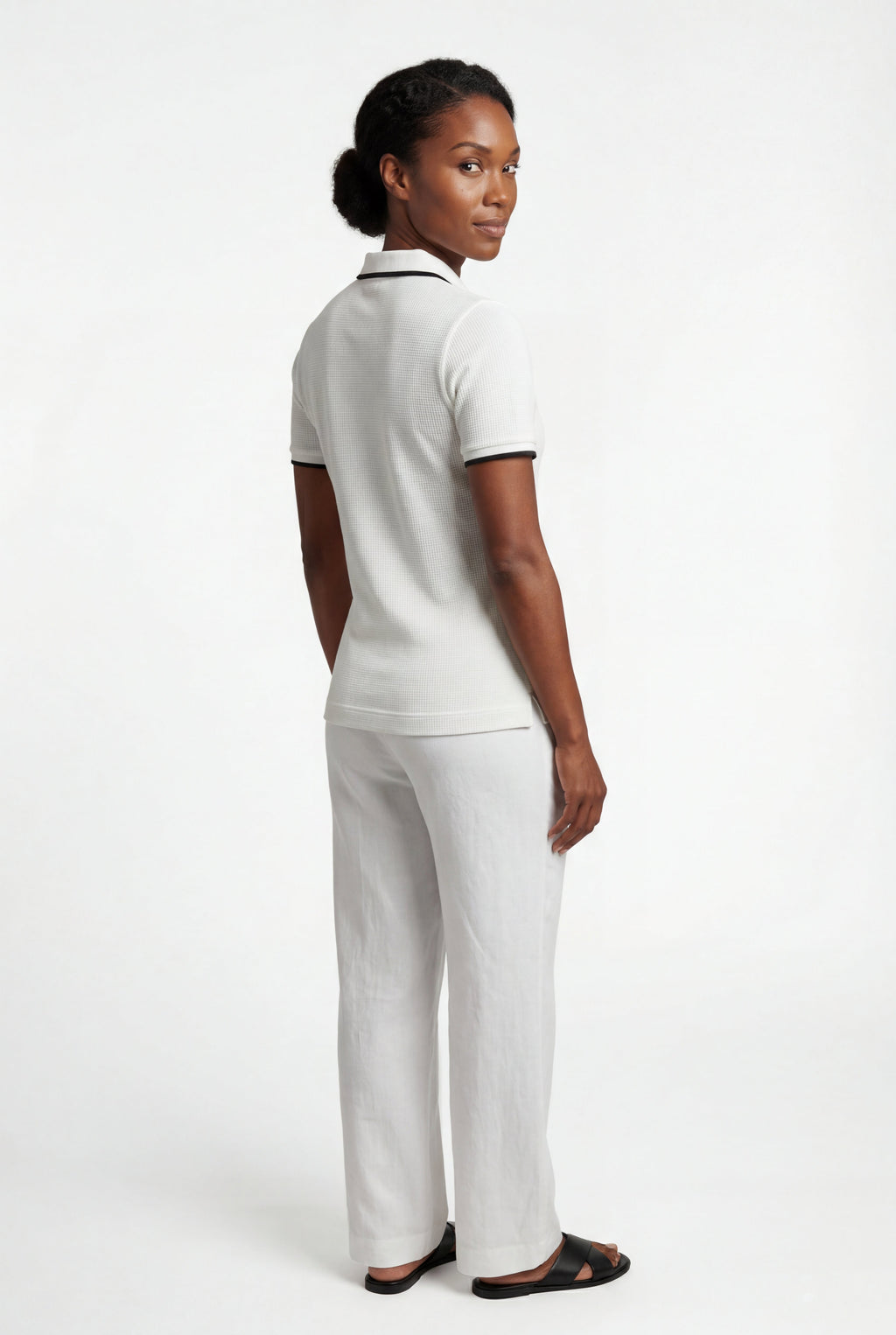 Casual polo for everyday use – Textured polo with half zipper for women