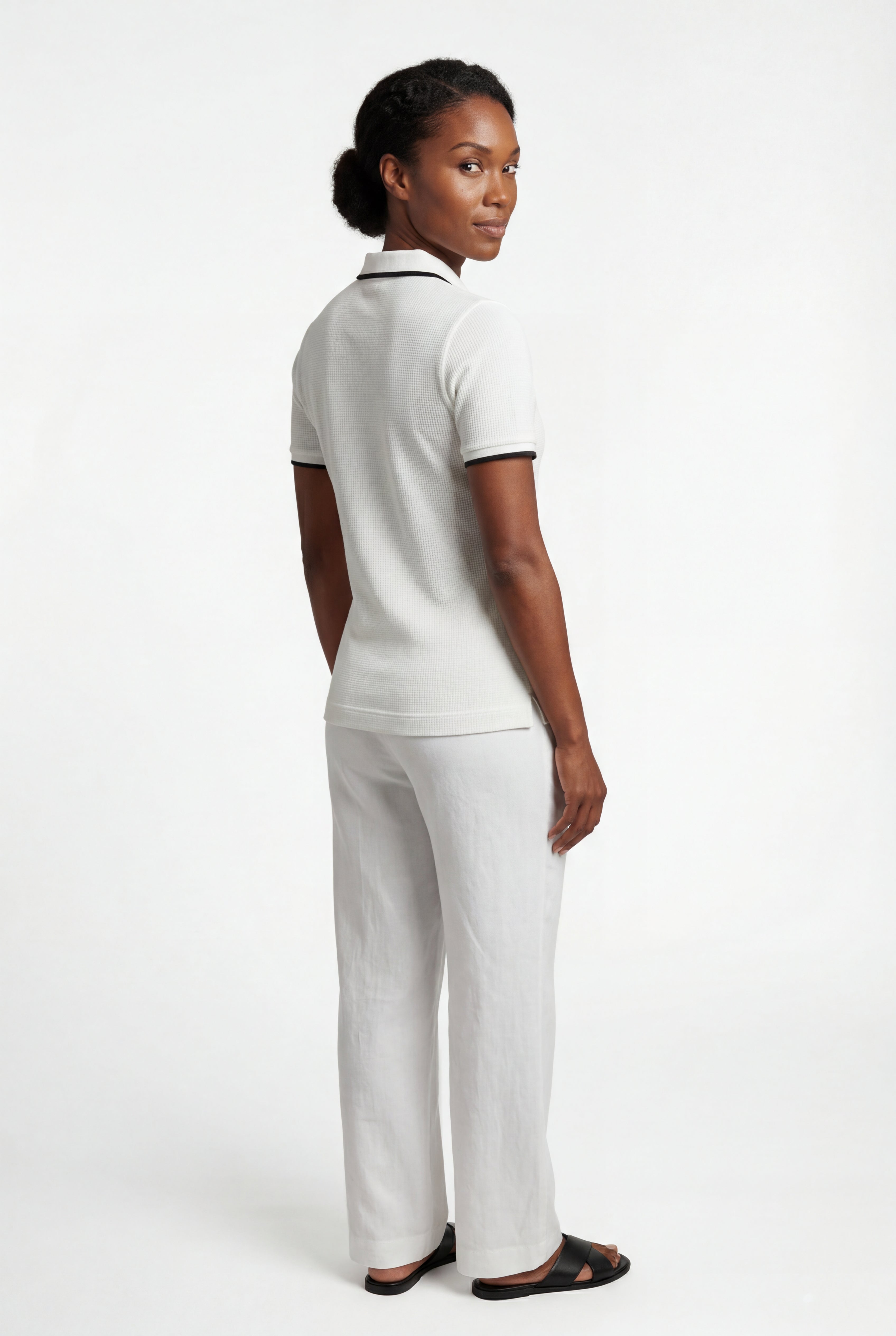 Casual polo for everyday use – Textured polo with half zipper for women