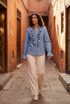 Elegant blouse for work and everyday use – Pleated blouse with ruffle details for women