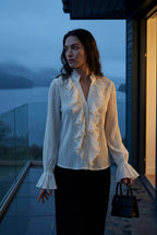 Elegant blouse for work and everyday use – Pleated blouse with ruffle details for women
